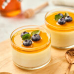 Panna Cotta con miel San Luis y arándanos