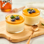 Panna Cotta con miel San Luis y arándanos