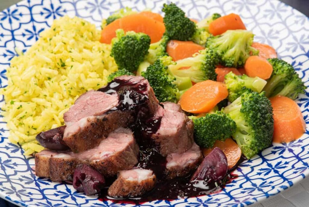 lomito en salsa de champiñones y vino tinto