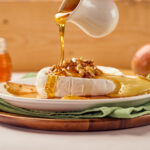 Brie Asaso con nueces peras y miel