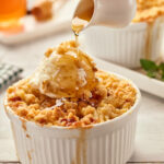 Crumble de manzana con helado nueces y miel