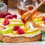 Tostadas con peras y miel